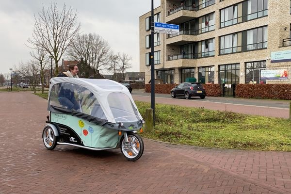 GoCab fietstaxi met klantspecifiek onderzeil