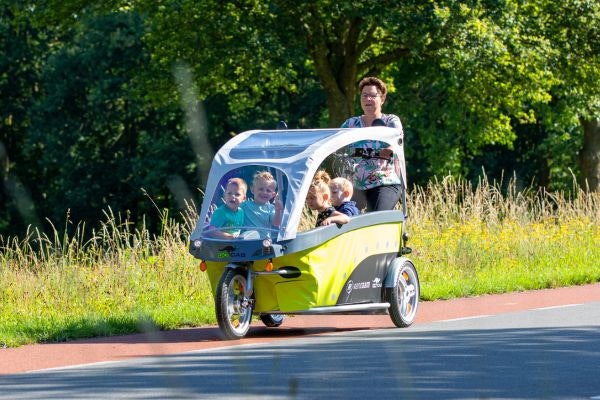 GoCab een veilige driewielfietstaxi voor 8 kinderen veiligheid door drie wielen