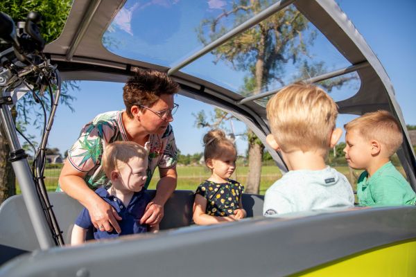 Kinder vastmaken GoCab bso kinderfietstaxi